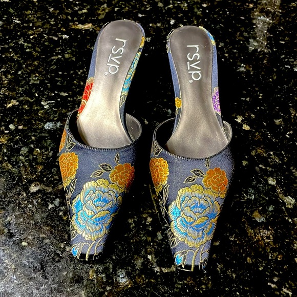 NEW RSVP Black Chinese Silk Heel w/box. 7.5M - Picture 2 of 9